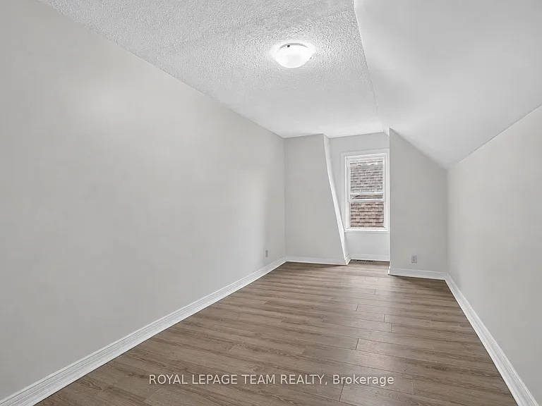 4 Eccles St #5 — Photo 30