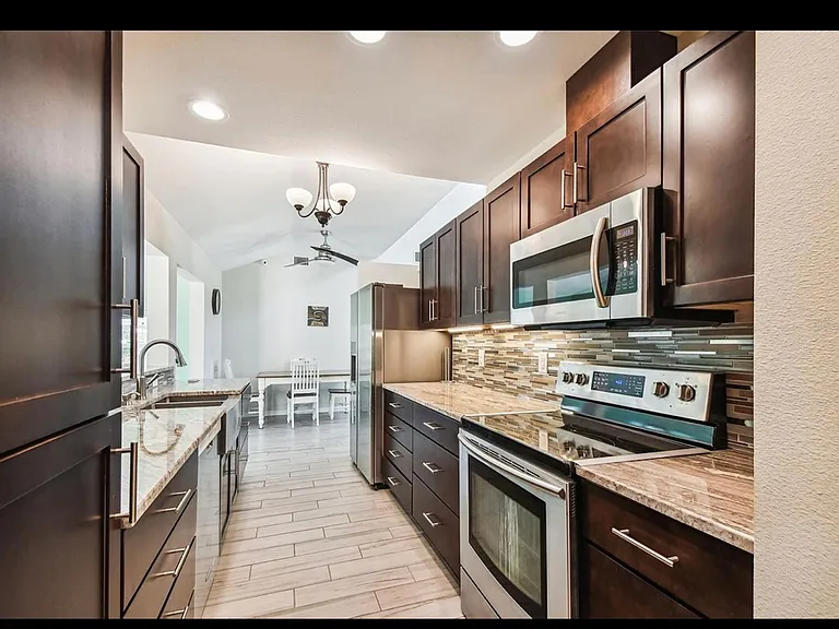 319 42nd Street Ct W — Photo 3