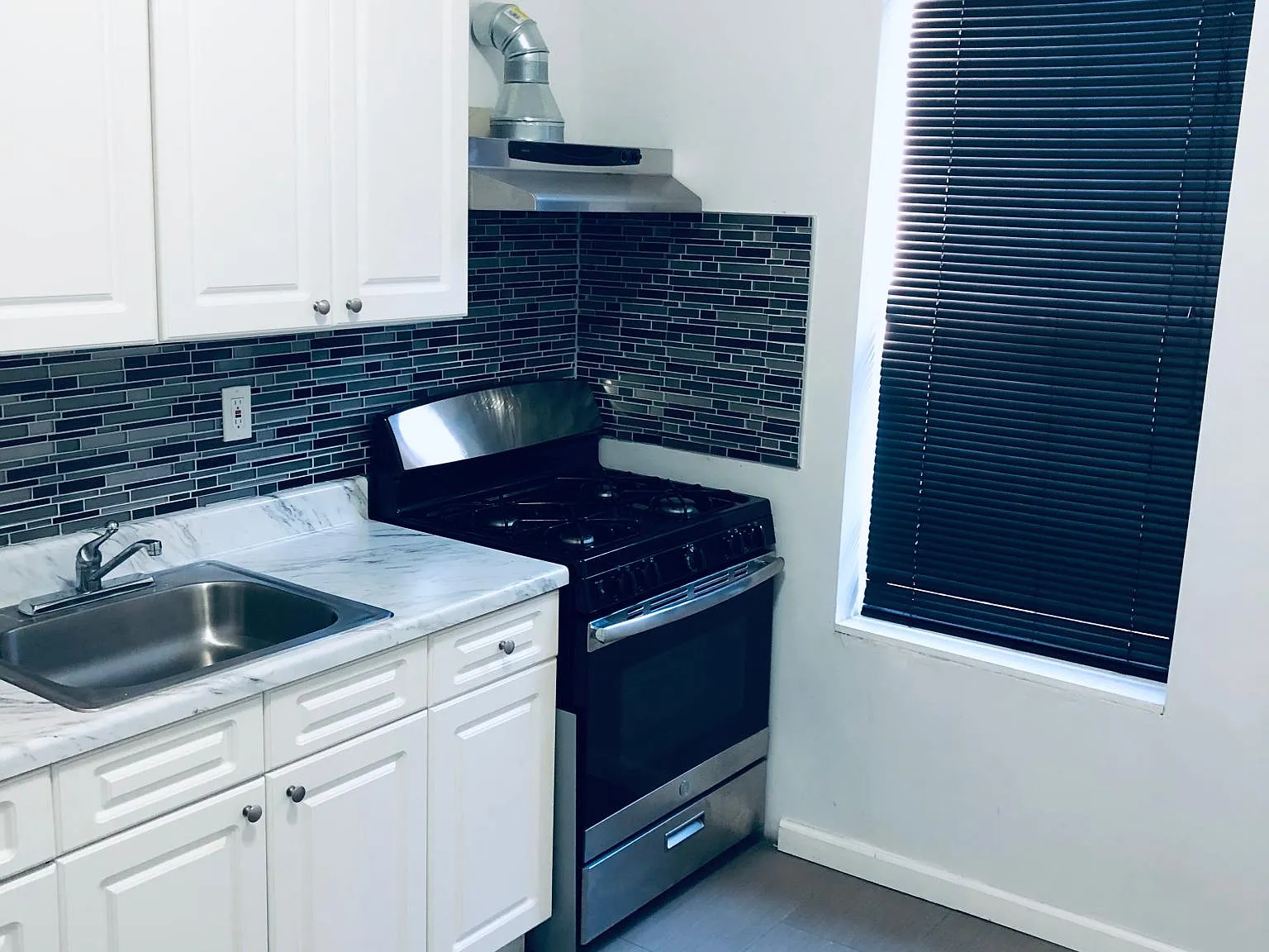 2 bed, $2,300 — Photo 4