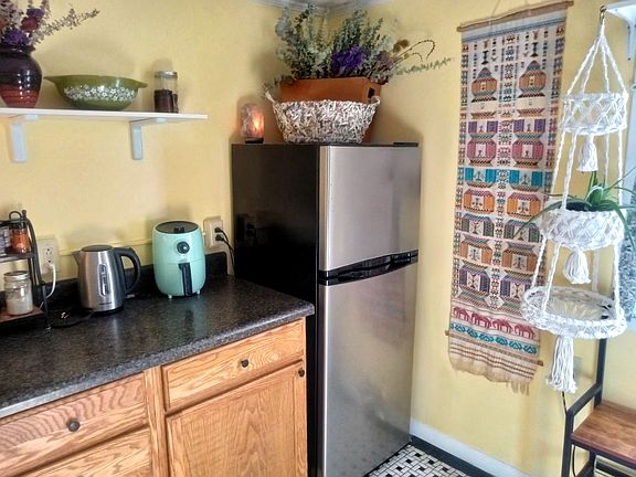 3rd image of 17 Hubbard Ave #B