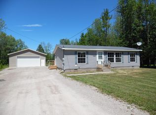 1064 W State St, Cheboygan, MI 49721