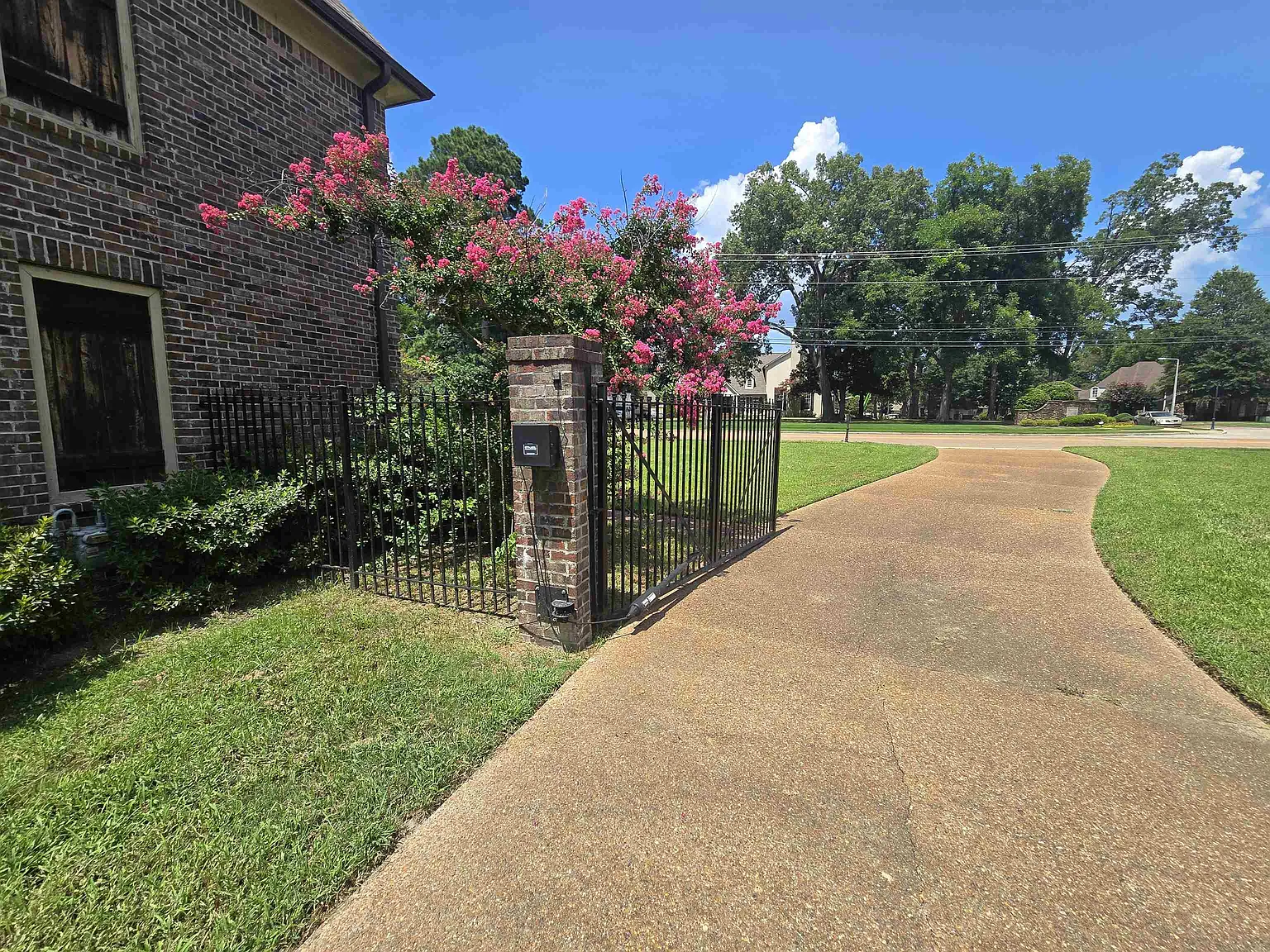 3 bed, 2.5 bath, 2809 sqft, $2,850 — Photo 3