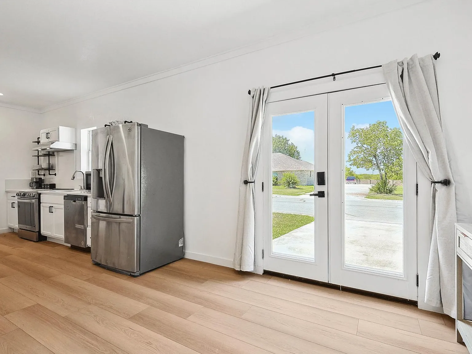 2 bed, 800 sqft, $2,000 — Photo 3