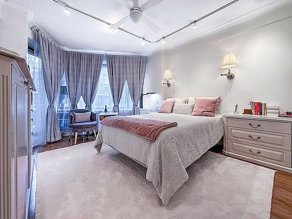 4th image of 60 Sutton Pl S #12GN