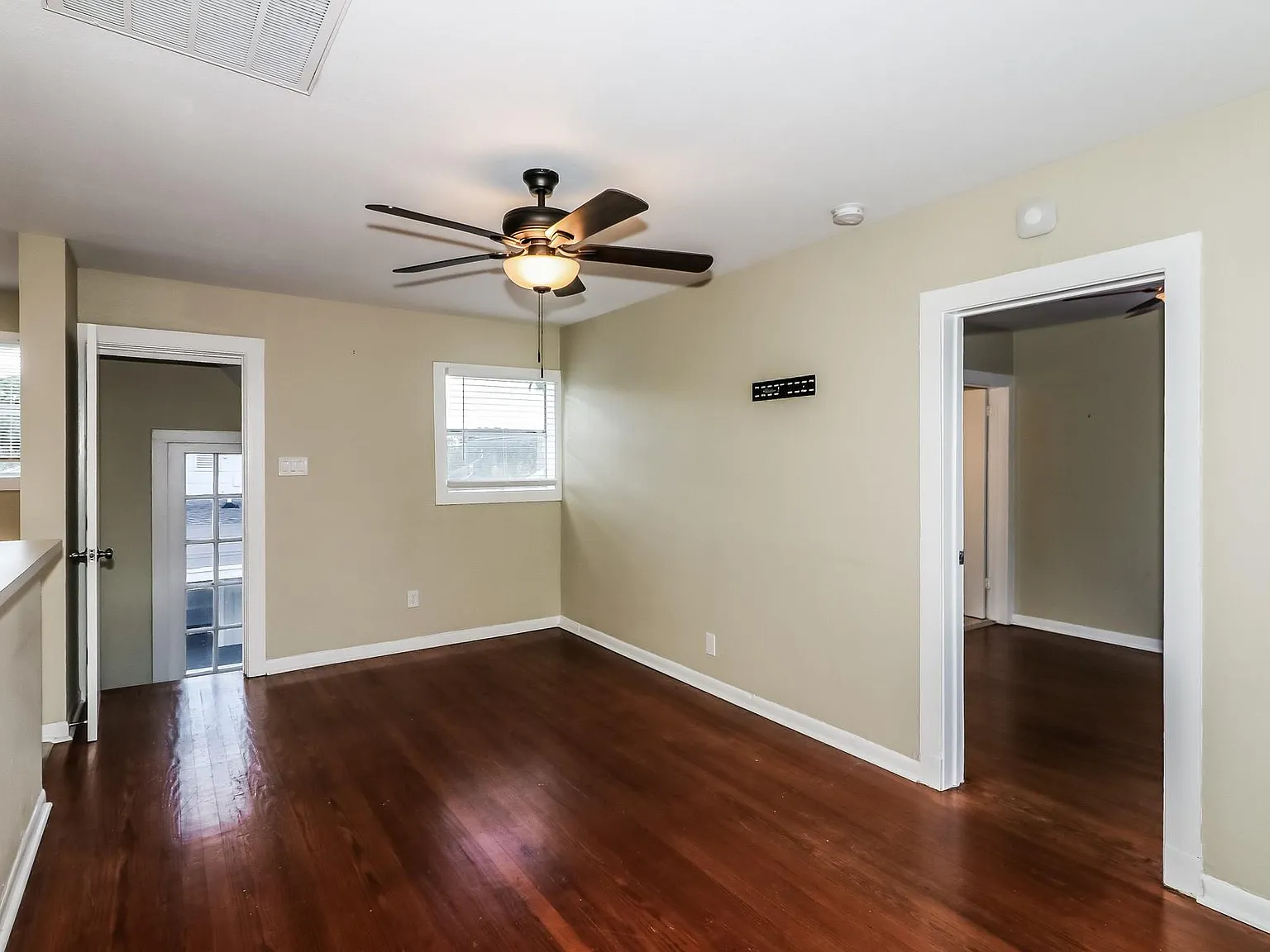 1 bed, 1.0 bath, 748 sqft, $1,250 — Photo 3