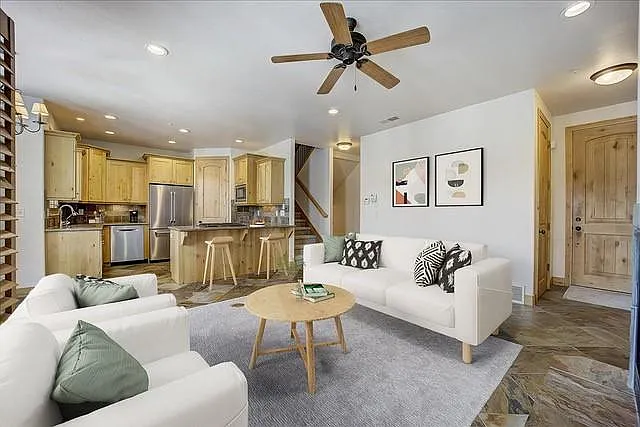 3032 Lower Saddleback Rd — Photo 1