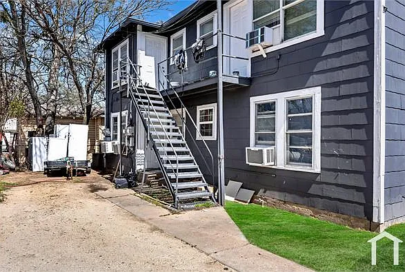 305 N Robinson St #C — Photo 43