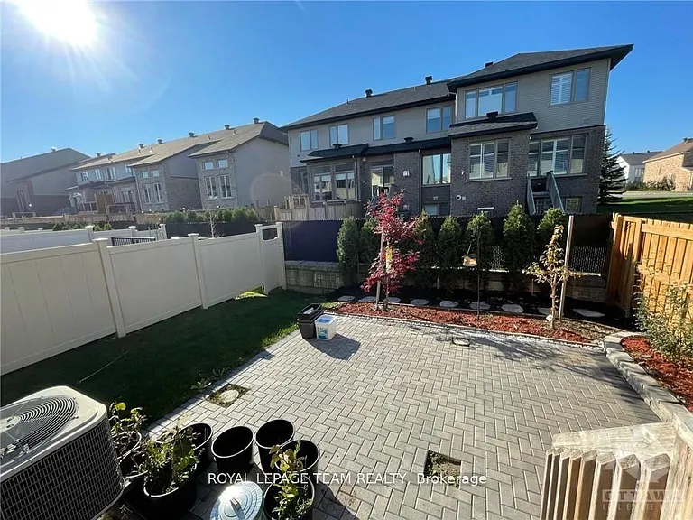 1189 Tischart Cres — Photo 34