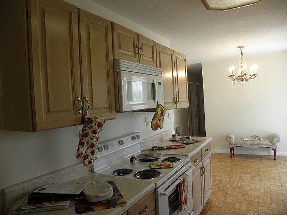 5th image of 154 Adams Ave
