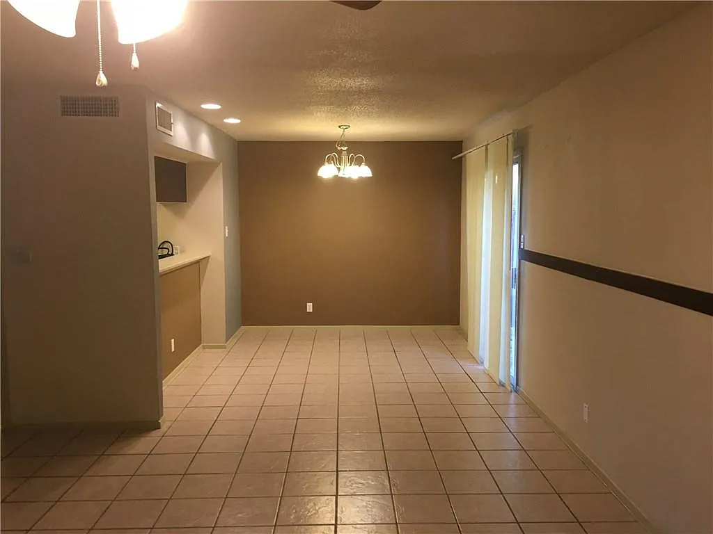3 bed, 1600 sqft, $1,495 — Photo 4