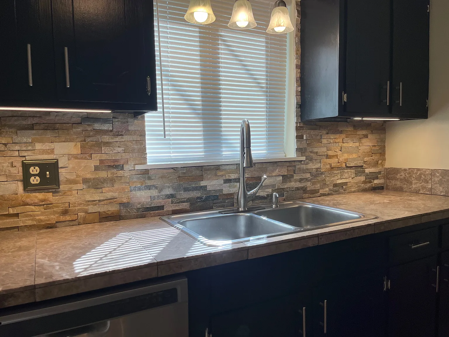 2 bed, 900 sqft, $1,150 — Photo 1
