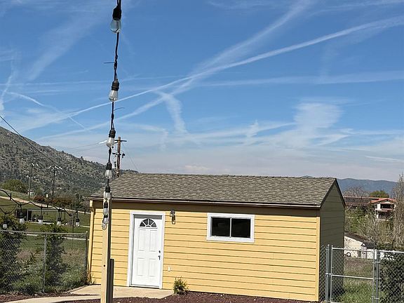 3rd image of 21258 Jeffery Rd