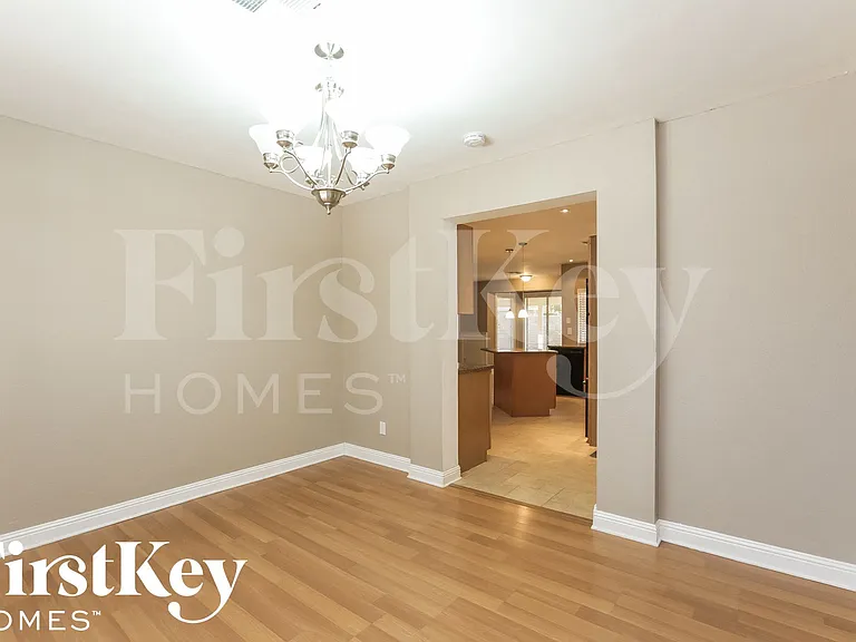 7366 W Jenan Dr — Photo 4