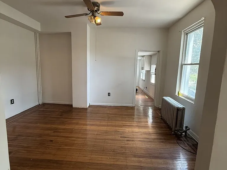 1101 Parker St — Photo 4