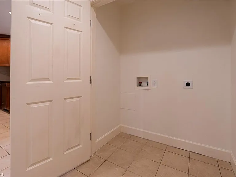 1362 Centre Court Ridge Dr #101 — Photo 21