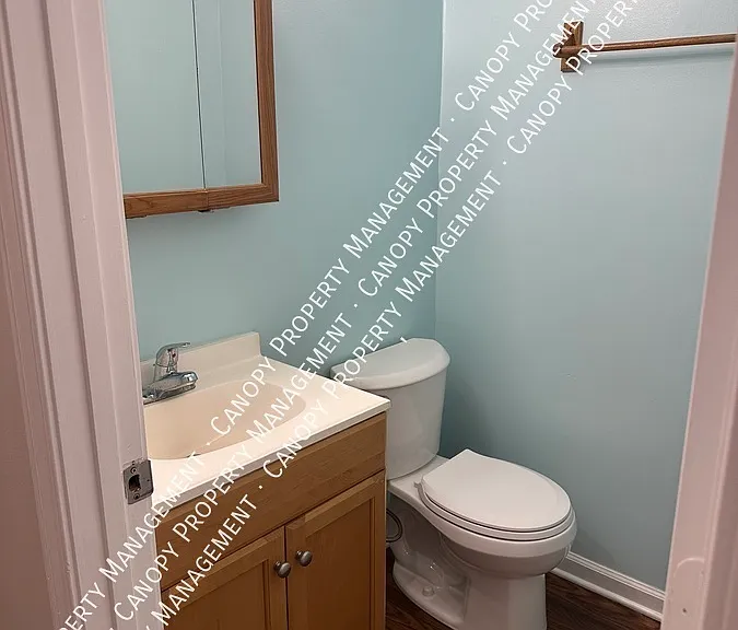 724 Charles Ave — Photo 9