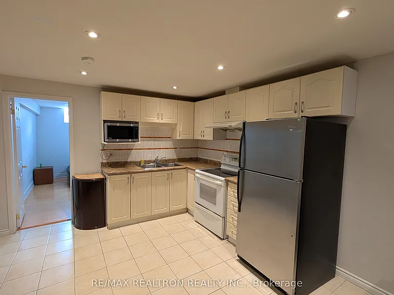 84 Apollo Rd #BASEMENT — Photo 9