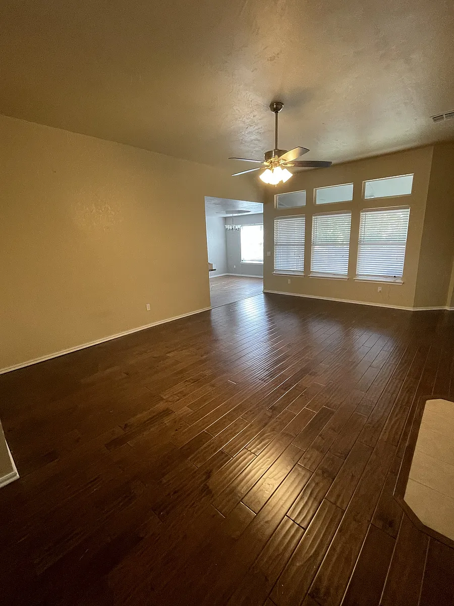 Living - 17325 Valley Crst