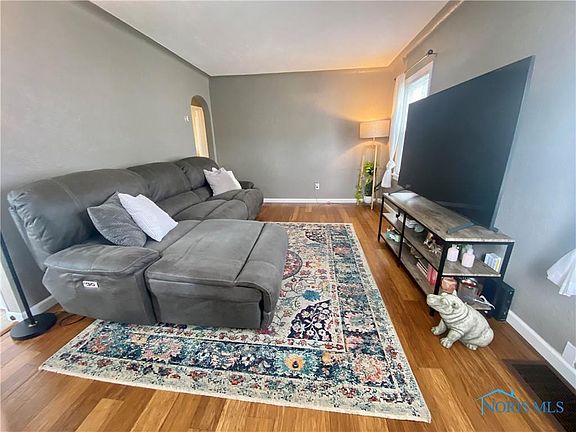 5th image of 3213 Escott Ave