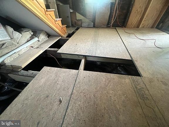 5th image of 90 Conrad St