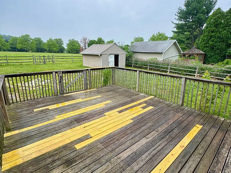 8325 Schantz Rd — Photo 20