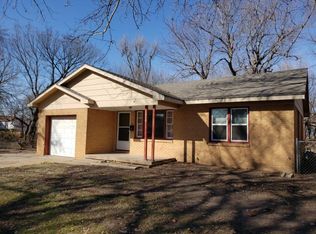 318 E Taylor Dr, Haysville, KS 67060