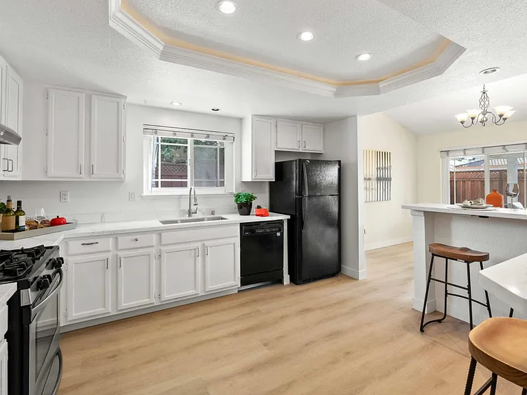 1694 Arrowhead Ave — Photo 11