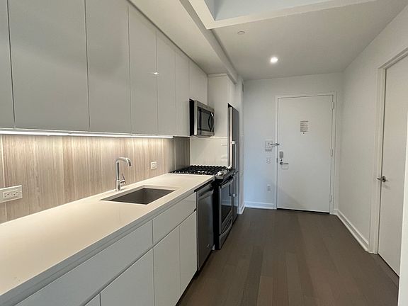 3rd image of 2922 Northern Blvd #912-0