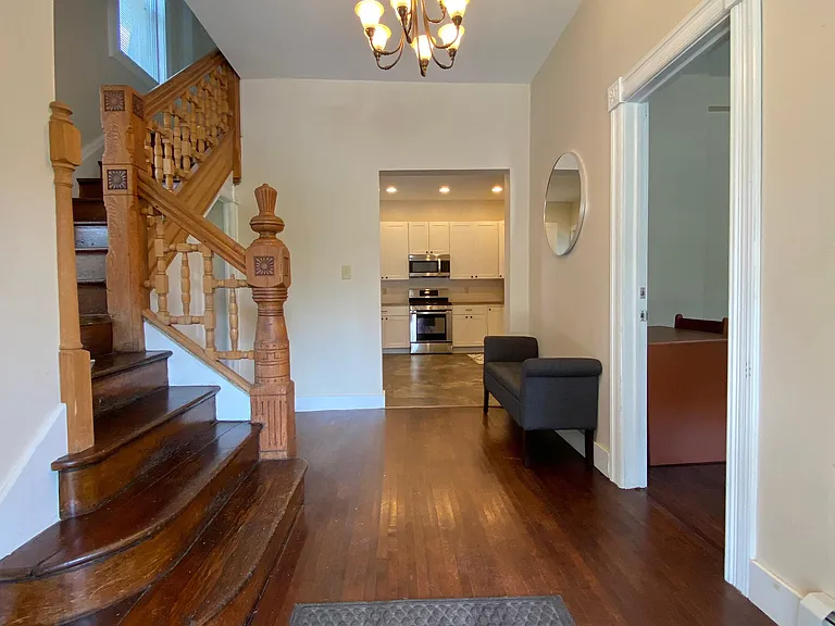 738 W 3rd St — Photo 19