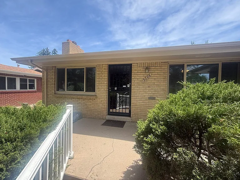 3326 S Ash St — Photo 2