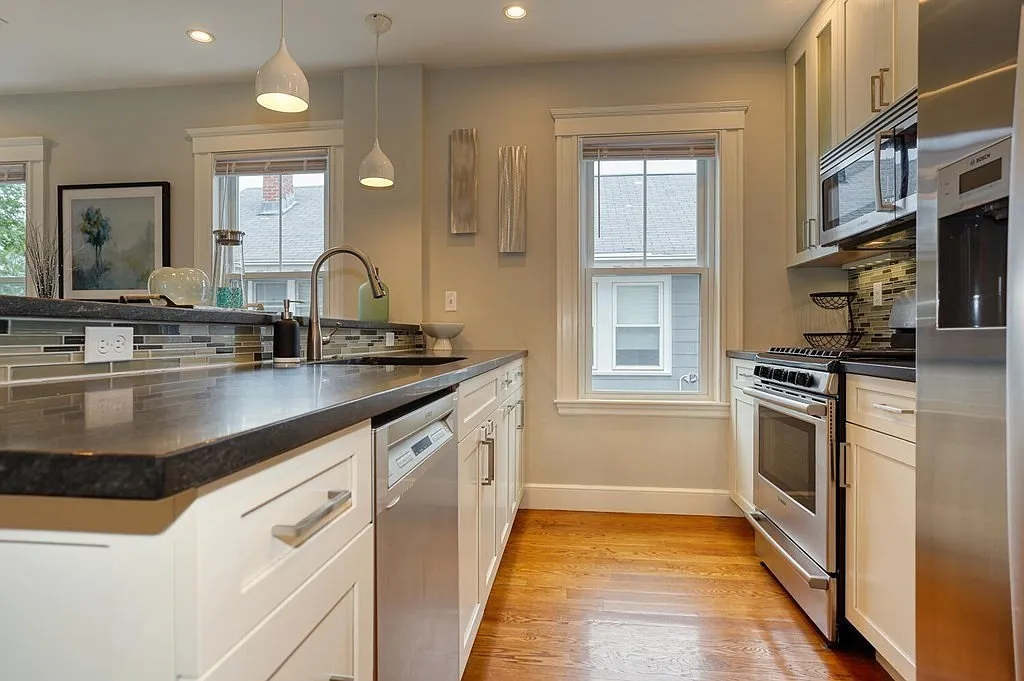 3 bed, 1250 sqft, $3,600 — Photo 3