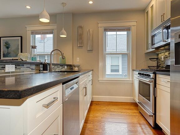 3rd image of 26 Park Rd #2