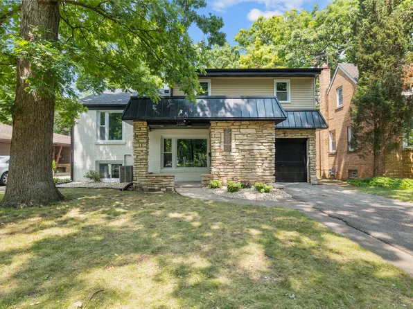 2200 W Crescent Ave, Park Ridge, IL 60068