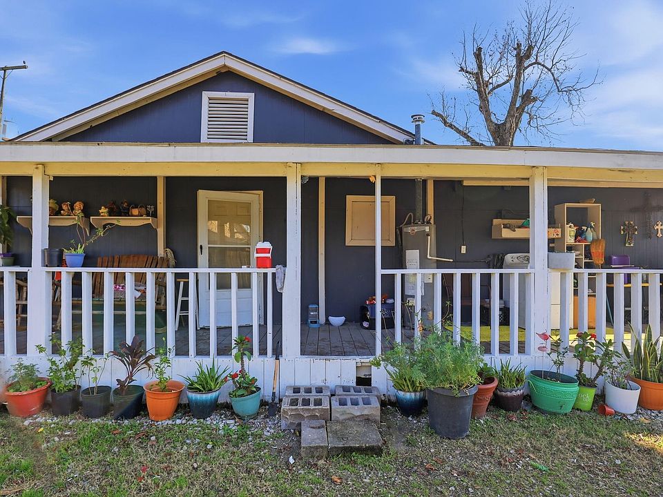 1st image of 829 Becker St