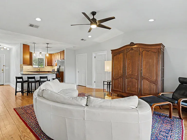 717 Brownlee Cir — Photo 6