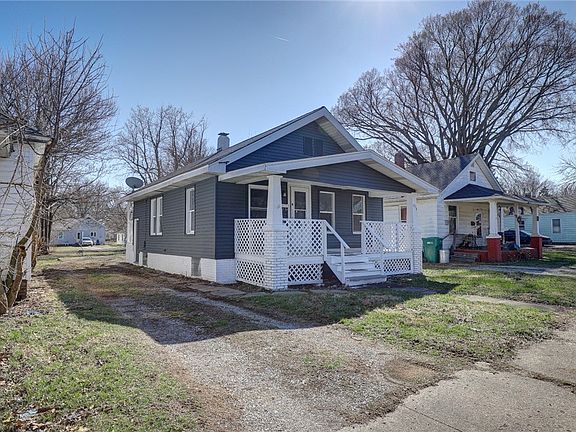 3rd image of 1739 E Johns Ave