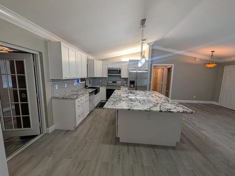 625 Coconut Ave N — Photo 6