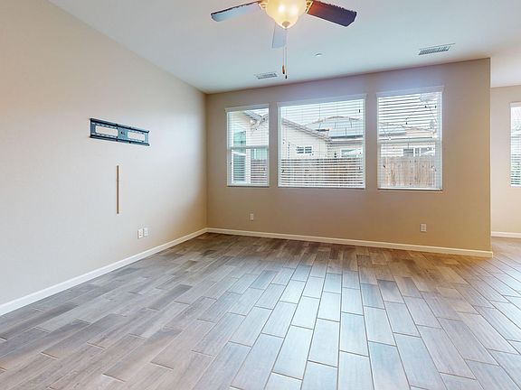3rd image of 3033 Antonio Ln