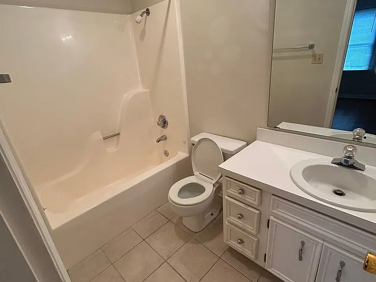 2433 1st St NW #12 — Photo 3