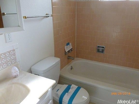 4th image of 10408 Hollydale Way