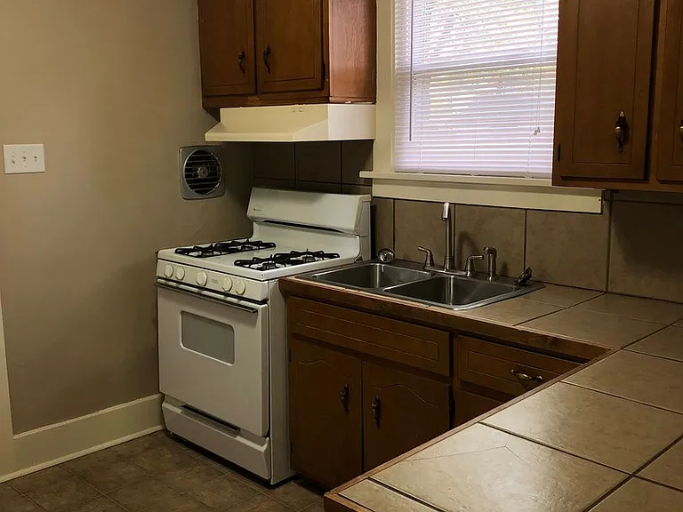 3406 Robinwood Dr — Photo 11