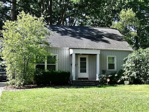 1755 Maplewood St NE, Warren, OH 44483