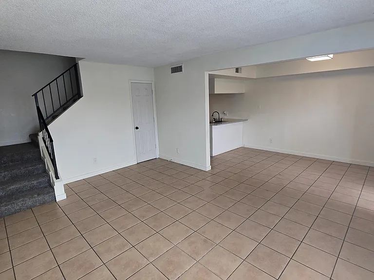 1447 N 53rd Dr — Photo 5