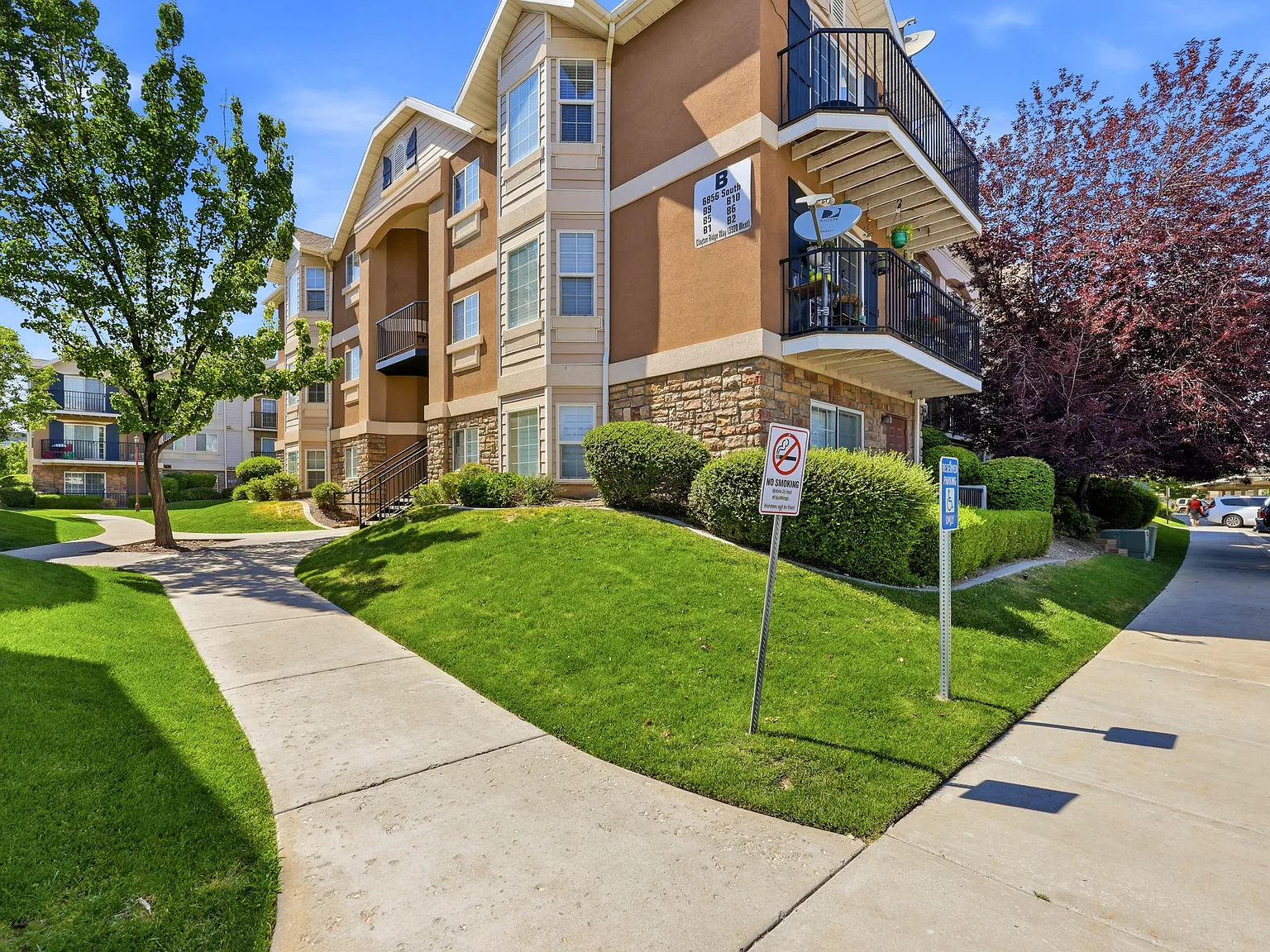 3 bed, 1182 sqft, $2,100 — Photo 3