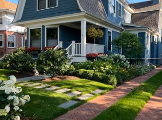 90 E Woodland Rd, Lake Forest, IL 60045