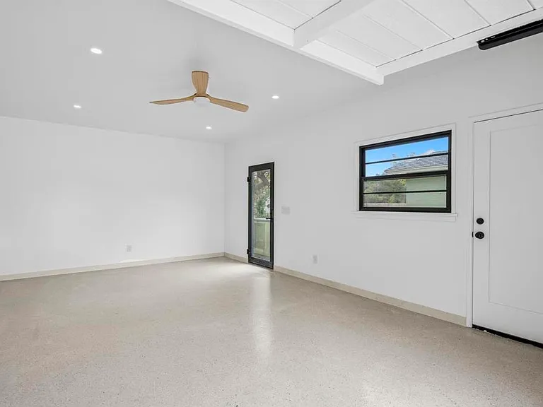 1061 Buena Vista Way — Photo 34