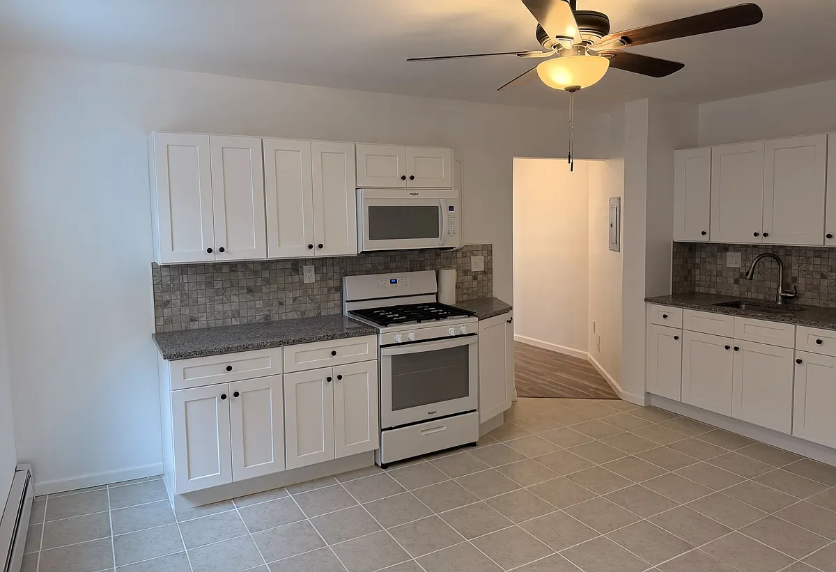 Kitchen 2 - 88 Silver St #3N