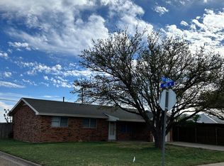 1320 5th St, Shallowater, TX 79363