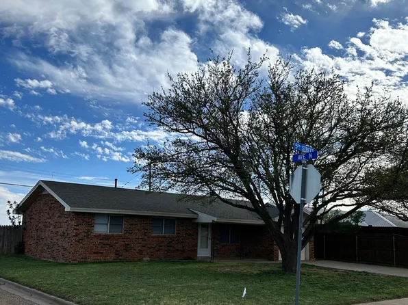 1320 5th St, Shallowater, TX 79363