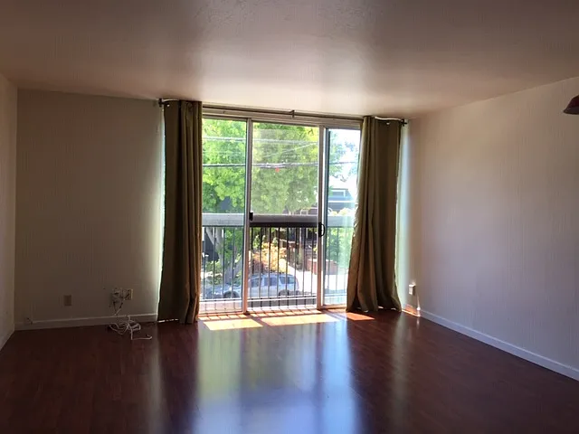 2211 Carleton St #25 — Photo 2